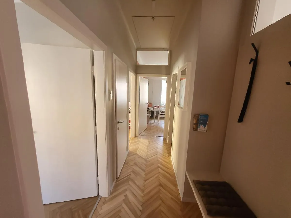 Apartment Orange Flat By Grazrentals Highest Standard & Free Parking